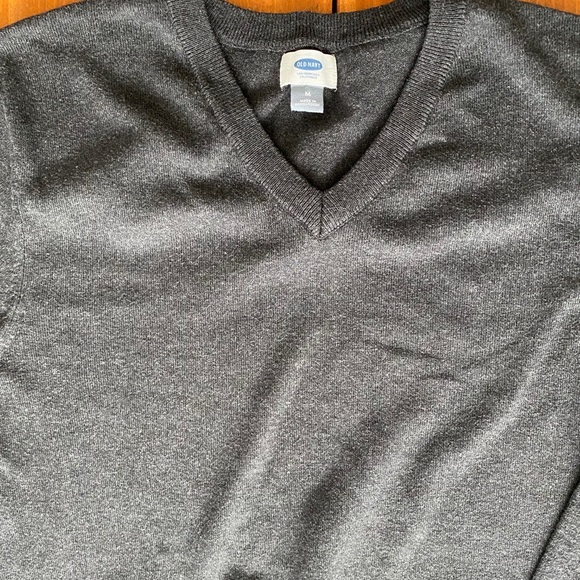 Old Navy V-Neck Casual Sweater - Picture 8 of 9
